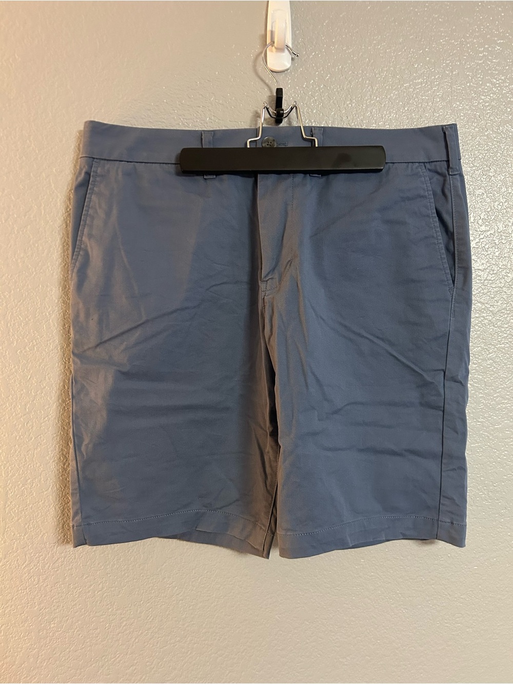 Men’s Express blue gray chino shorts slim a the knee 10” inseam size 34
